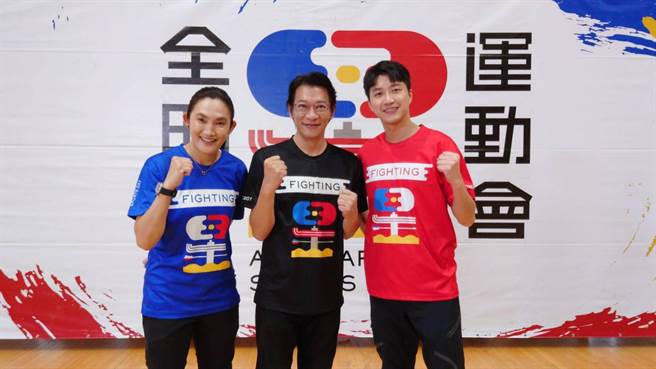 钱薇娟（左起）、徐展元、江宏杰兴奋分享入围心情。（好看娱乐提供）