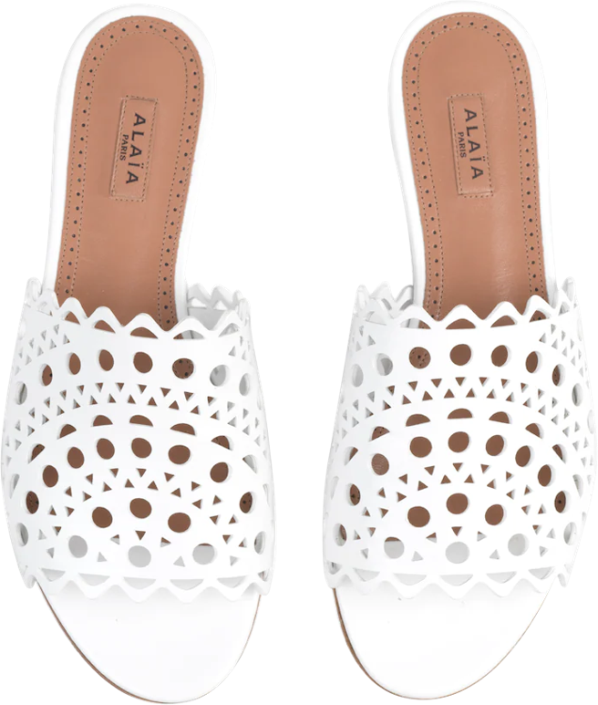 新光三越ALAIA雕刻皮革凉鞋，推荐价2万4980元。（新光三越提供）