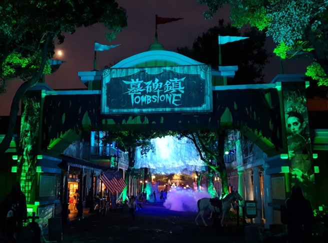 抢攻中秋连假商机，六福村年度盛事「2022恶灵厄恶-墓碑镇」万圣活动于9月9日开跑。（六福旅游集团提供）