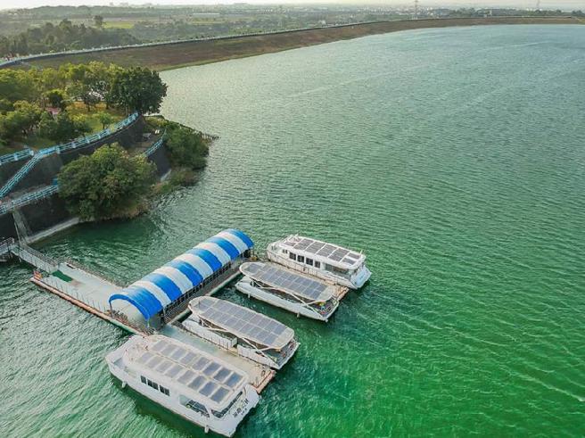 「环岛之星」西拉雅主题行程带领宾客走访许多美丽景点；图为有珊瑚潭美名的「乌山头水库」。（易游网提供）