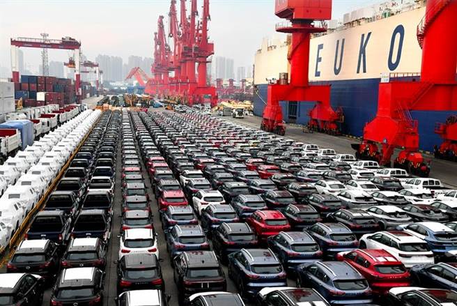 中国大陆8月出口增速放缓，外贸下一步怎么走？（新华社）