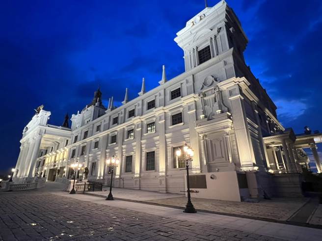 夜观佐登妮丝城堡 。（佐登妮丝提供）