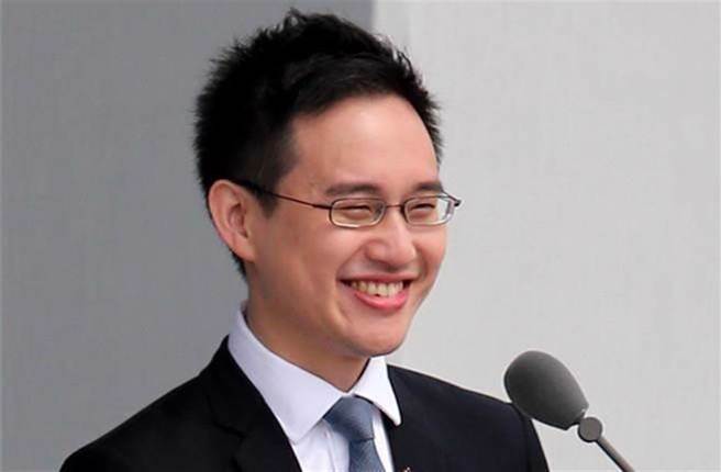 「口译哥」赵怡翔要杨丞琳尽快放弃台湾籍，被PTT乡民怒嘘「不用为认同道歉，但要你放弃国籍」、「绿营先放弃中华民国国籍」。（本报资料照）