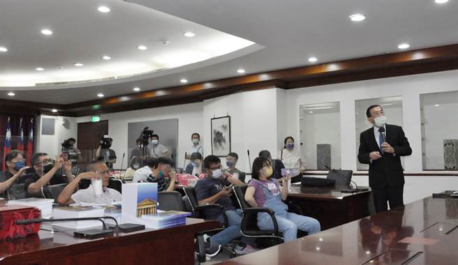 九合一选举将届，检察总长邢泰钊向记者说明最高检的「反贿三箭、查贿一板斧」计画。(最高检提供)