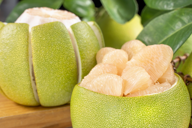 網路上瘋傳吃柚子配兩種食物，會導致中毒身亡。（示意圖／shutterstock）
