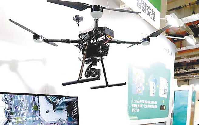 当前台北市政府利用画设禁航区和申请制作为管理手段，但市议员徐弘庭发现，近2年无人机违规升空案达93件，最后仅开罚7件，暴露执法困难和申请制毫无作用。（本报资料照片）