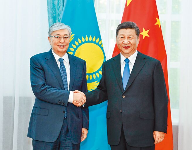 哈薩克外交部表示，大陸國家主席習近平將於14日造訪。圖為2019年習近平會見哈薩克總統托卡葉夫。（新華社）