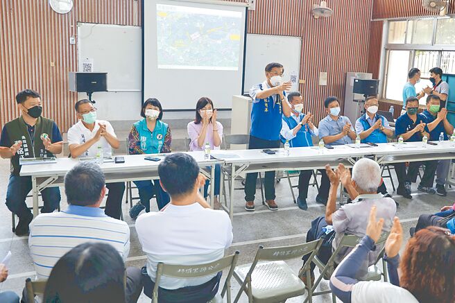 南投县长林明溱，6日宣布投资4.1亿元拓宽草屯镇富顶路。（南投县政府提供／廖志晃南投传真）