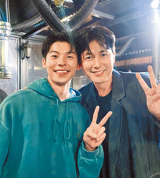 影帝郑雨盛（右）日前晒出与许光汉合照，掀起粉丝热议。（摘自郑雨盛IG）