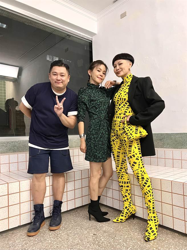 音乐人左光平(左起)、彭佳慧及造型师Judy一起担任评审。（索尼音乐提供）