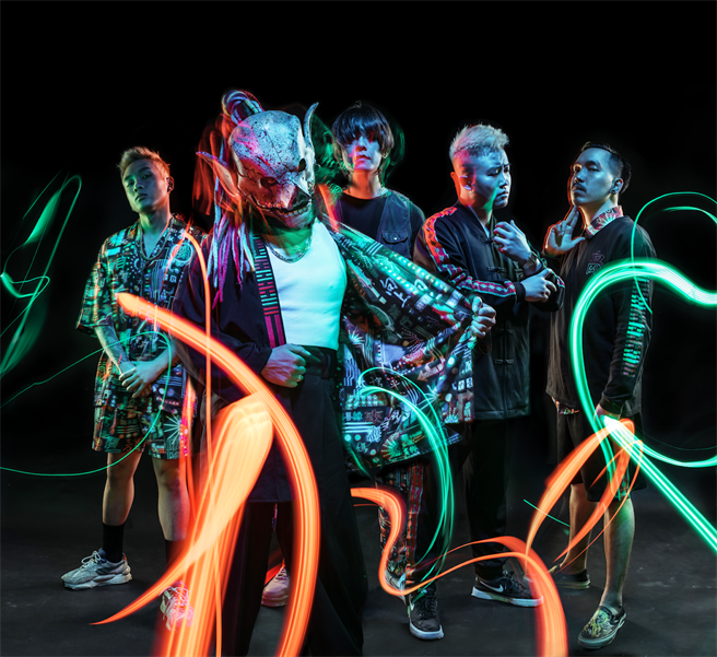 「血肉果汁机」团员们分享与神明的渊源故事。（高雄电影节提供）