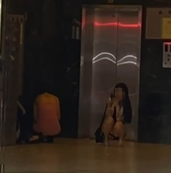 林森北路酒店火警，1男员工遭呛昏，酒客及小姐窜逃。(戴志扬翻摄)