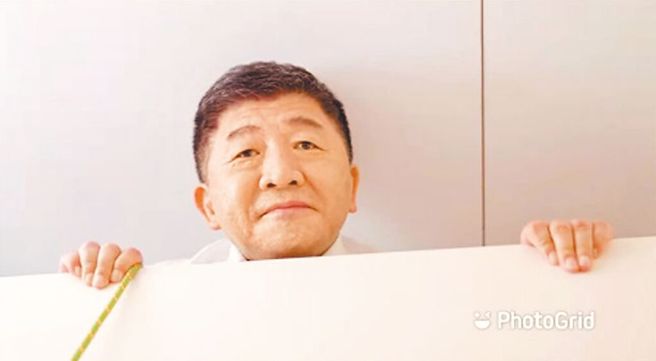 民进党台北市长参选人陈时中3日推出免治马桶政见，影片中因出现窥探如厕画面引发性骚争议。（图／取自徐巧芯脸书）