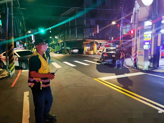 新北保大在中秋连续假期晚间部署5组专责快打巡逻警力。（警方提供）