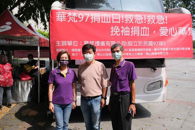 中秋佳节前夕，北区义警中队响应捐血活动，期望为吃紧的血库注入新血。（台中市第二分局提供／冯惠宜台中传真）