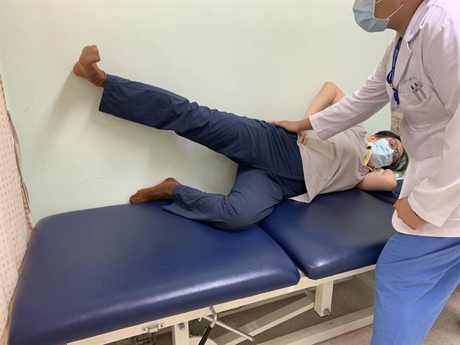 侧抬腿运动( 训练臀部肌力)。图台大提供