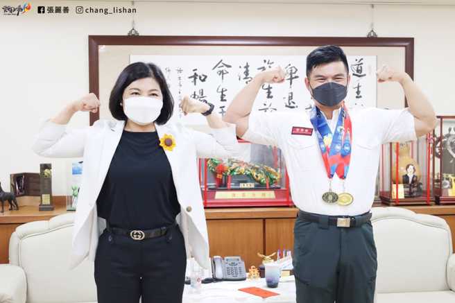 张丽善接见云林打火弟兄。(取自张丽善脸书)