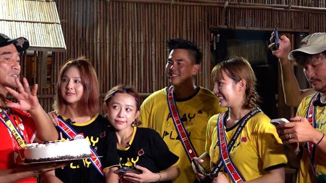 郭静惊喜庆生感动落泪。（三立提供）