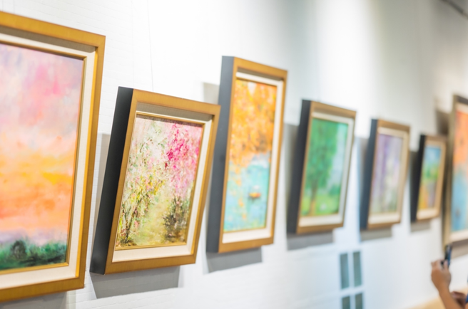 「歳华流转」画展如走进秘密花园。(戴志扬翻摄)