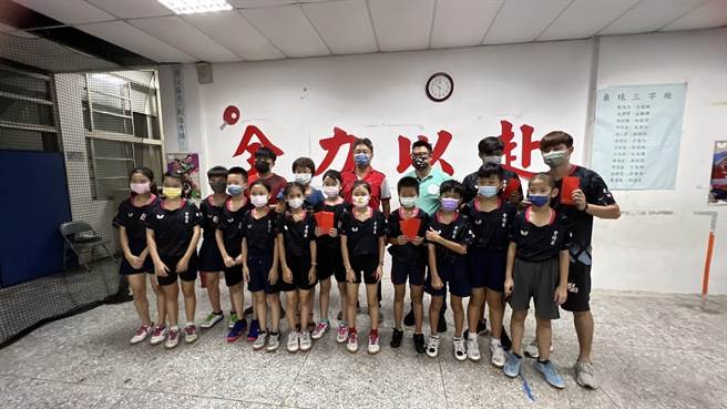 光华国小罗允呈、沈品妍，获选桌球少年国手。（简千翔提供／廖志晃南投传真）