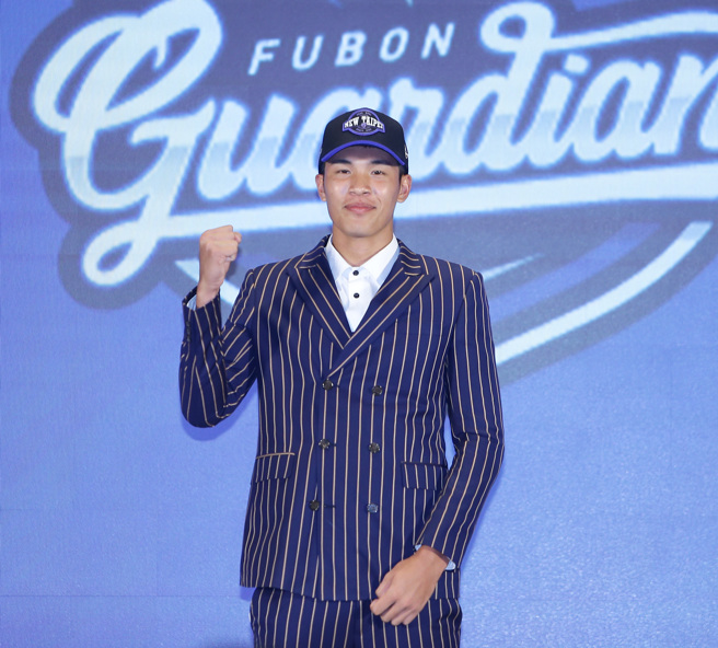 平镇高中毕业投手黄保罗被富邦悍将第一指名选中。（资料照，季志翔摄）