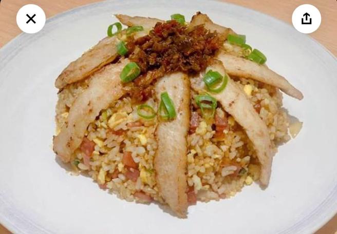 一名网友在外送平台订购看起来相当可口的黄金蛋炒饭。（翻摄自爆料公社脸书）