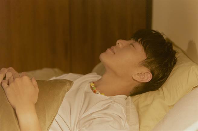 韦礼安在新歌MV中以声示人。（索尼音乐提供）