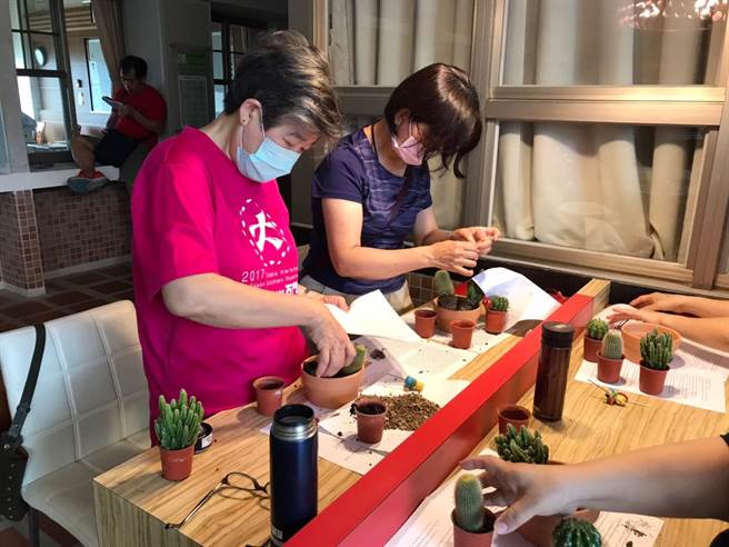 金大乐龄大学课程规画金门岛屿文化、生活新知、健康休閒与专业智能4大面向。（金大提供）