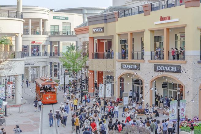 SKM Park Outlets高雄草衙，今（9日）起至9月11日，推出连假期间指定餐点买1送1。（SKM Park提供）