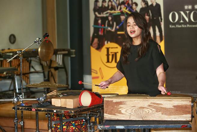 朱宗庆打击乐团举行记者会，为戴含芝音乐会《Momento》进行宣传，戴含芝也在现场演出。（陈信翰摄）