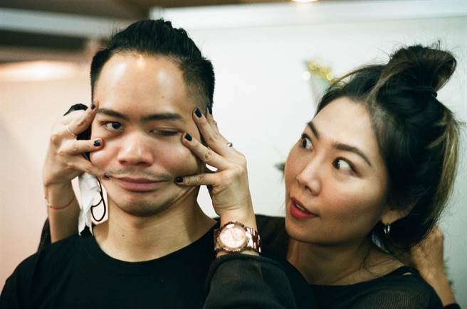 夫妻俩幸福模样羡煞旁人。（摘自脸书）