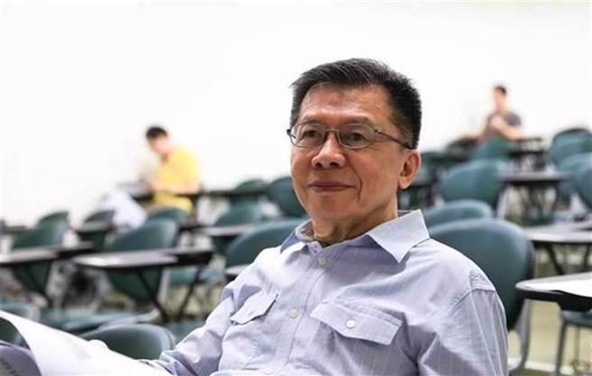 沈富雄透露，他第一次在万华演讲时，柯志恩在听演讲过程中破水了，他在台从政时间，就跟柯志恩小孩年纪一样，可见他们缘分结得多深。（取自沈富雄脸书）