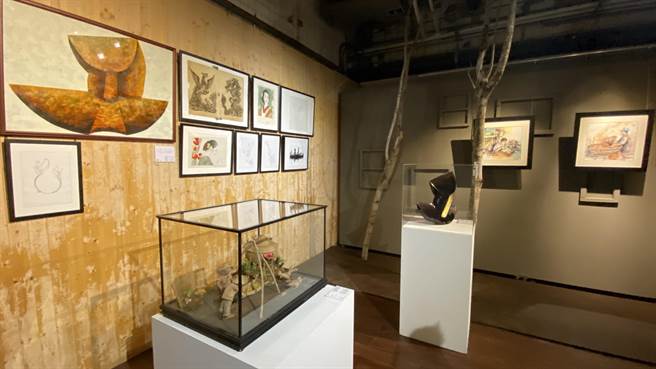 文化部文资局「此时彼刻─国际插画暨文资插画展」8日开展，并以卫星展方式，将艺术教育带进偏乡。（陈淑芬摄）