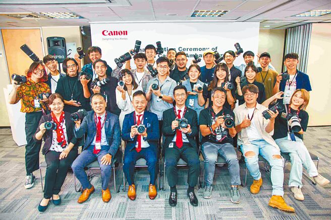 Canon透过企业影响力向下扎根培育摄影新秀，第三届校园大使热情上任，接续传承摄影文化。图／业者提供