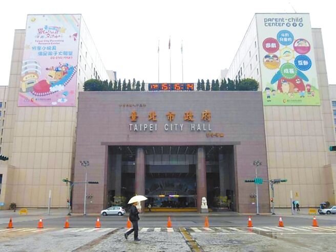 台北市政府报废公务电脑、手机前须先抹除资料，北市议员戴锡钦质疑，若仅用恢復原厂设定消除资料，极可能遭有心人士透过资料还原软体窃取机敏资料。（本报资料照片）