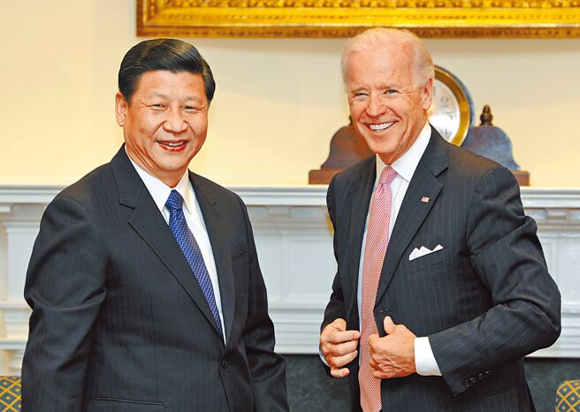 美国总统拜登表示，如果大陆国家主席习近平出席印尼G20高峰会，他肯定与他见面。图为2012年2月，时任国家副主席的习近平在华府与当时也是副总统的拜登举行会谈。（新华社）