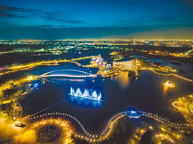 嘉义县文化观光局长许有仁指出，今年国庆焰火回到嘉义县施放，考量因素包括在故宫南院上方施放焰火的城市意象极佳。（故宫南院提供／吕妍庭嘉义传真）