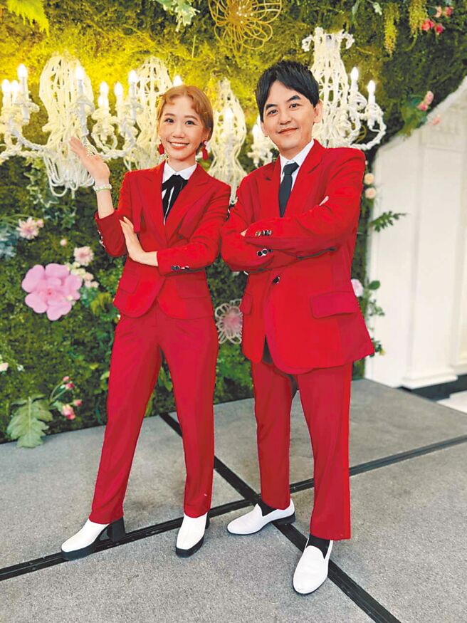 黃子佼（右）和Lulu主持《婚禮歌手》默契絕佳，入圍綜藝節目、綜藝節目主持人2大獎。（資料照片）