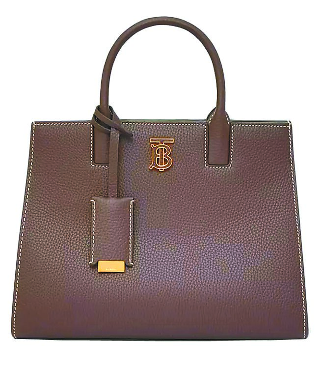 迷你皮革Frances包，暗土褐棕色7萬9000元。（BURBERRY提供）