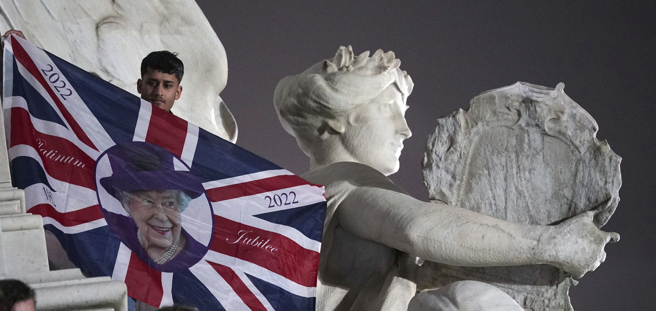 英国女王伊丽莎白二世辞世，让眾人深感悲痛(美联社)