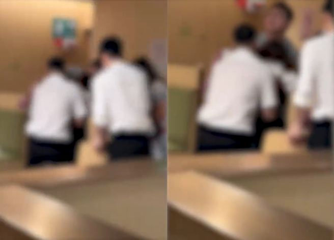 顾客被毛肚噎到，海底捞员工进行急救。（翻摄自微博）