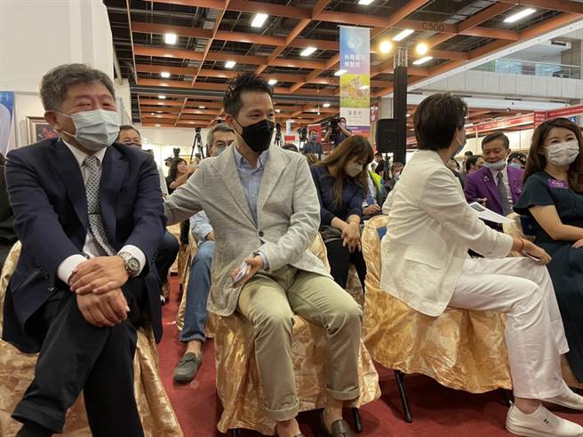 黄珊珊成「小英女孩」 陈时中：请他们操作。曾薏苹摄