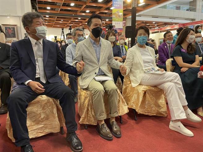 黄珊珊成「小英女孩」 陈时中：请他们操作。曾薏苹摄