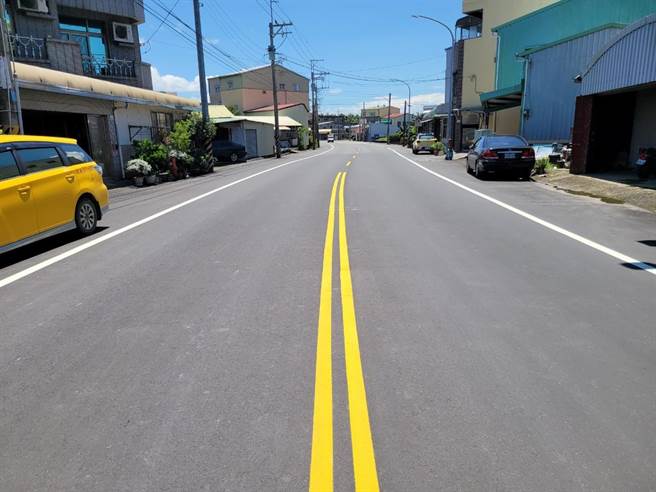 台南新化区、新市区东西向主要道路南138线、南168线及南177线因大型车辆出入频繁导致基底不平，台南市府一次性全面改善，照片为南177线。（工务局提供／李俊淇台南传真）