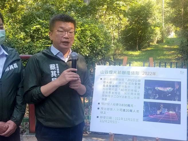 蔡其昌9日赴谷关发表「谷关300计画」，酸卢市长谷关空气瓶欺骗市民，是个笑话。（陈淑娥摄）