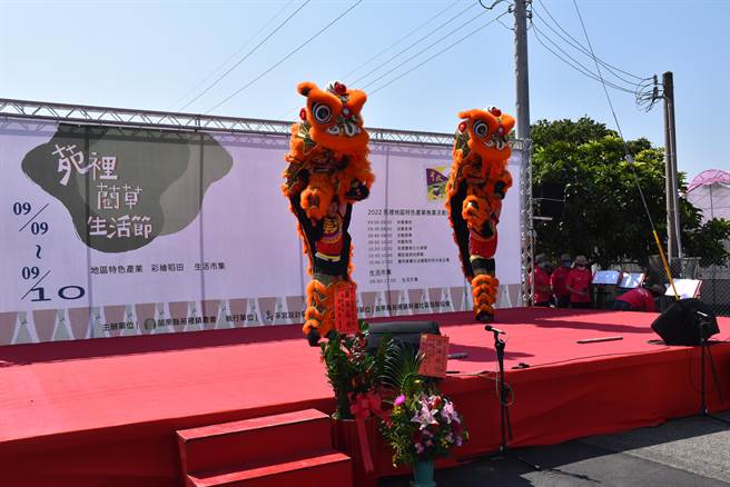 苑里镇农举办蔺草生活节，9日上午在农会经营的爱情农场热闹登场。（谢明俊摄）