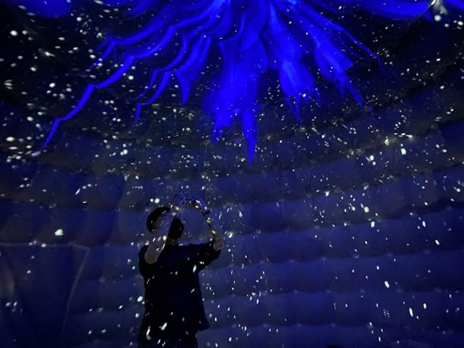 府中15沉浸式圆顶投影体验展 9、10月主题「别有DOME天」邀民眾一同沉浸在视觉创意影像中。（新北市文化局提供）