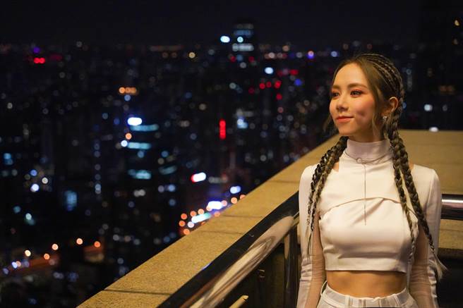 鄧紫棋近來為宣傳新專輯開直播與粉絲互動。（華納音樂提供）