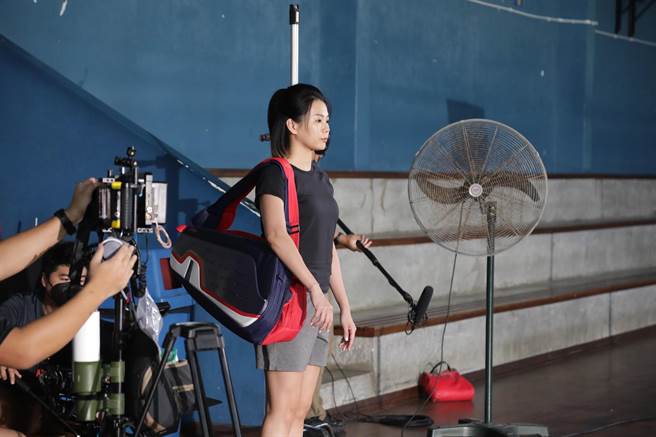 吴柳莹在剧中饰演羽球队队员。（民视提供）