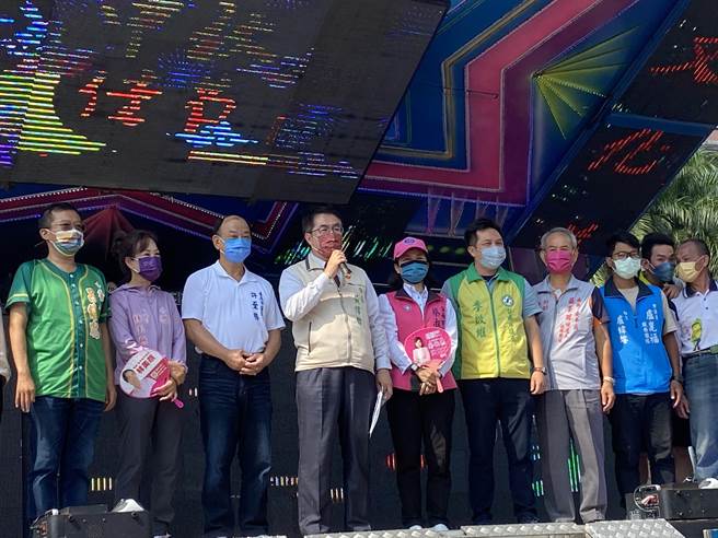 台南市长黄伟哲中秋连假行程满檔。（曹婷婷摄）